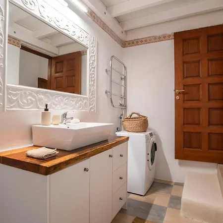 Maggano Paros 2 * Angairia